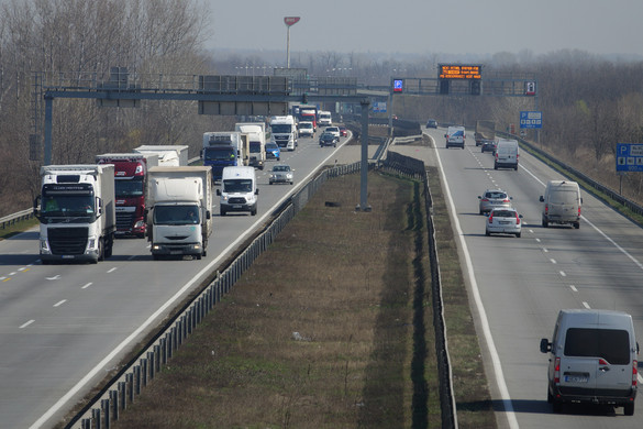 Riasztó baleset mutatja, miért fontos a követési távolság tartása + VIDEÓ