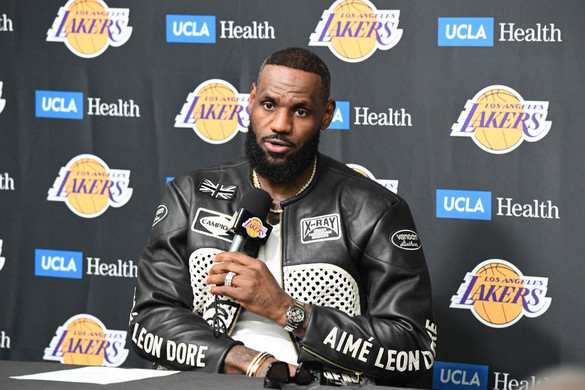 NBA: LeBron James negyvenezer pont fölött