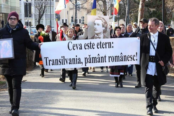 „Erdély román föld!” – magyarellenes demonstráció zajlott Sepsiszentgyörgyön