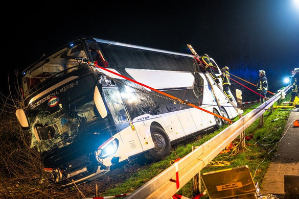 Németországban újabb távolsági busz szenvedett balesetet