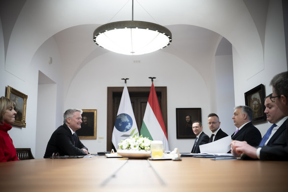 Orbán Viktor az OECD főtitkárával tárgyalt