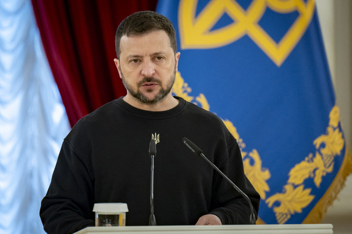 Fotó: AFP/Ukrainian Presidential Press Service/Handout Zelenszkij benyújtotta a törvénytervezeteket a Legfelső Tanácsnak