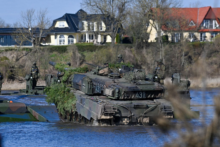 Fotó: AFP/DPA/Klaus-Dietmar Gabbert Pánikban a németek - Hiába a sok pénz, ha nincs alkatrész