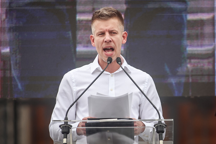 Fotó: MH/Balogh Dávid Bár tagadja, Magyar Péter már a baloldalon van