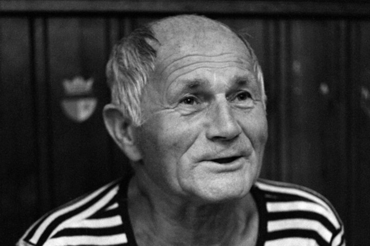 Fotó: Wikipedia/Hana Hamplova Főhajtás Bohumil Hrabal emléke előtt