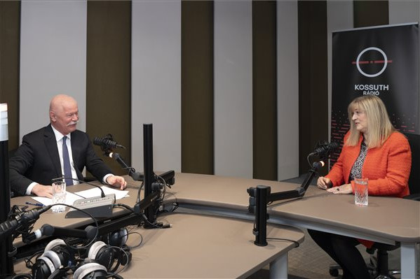 Csák János: Magyarországon teljes művészeti és kulturális szabadság van