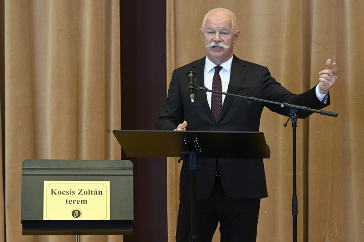 New Yorkban mutatták be Csák János könyvét