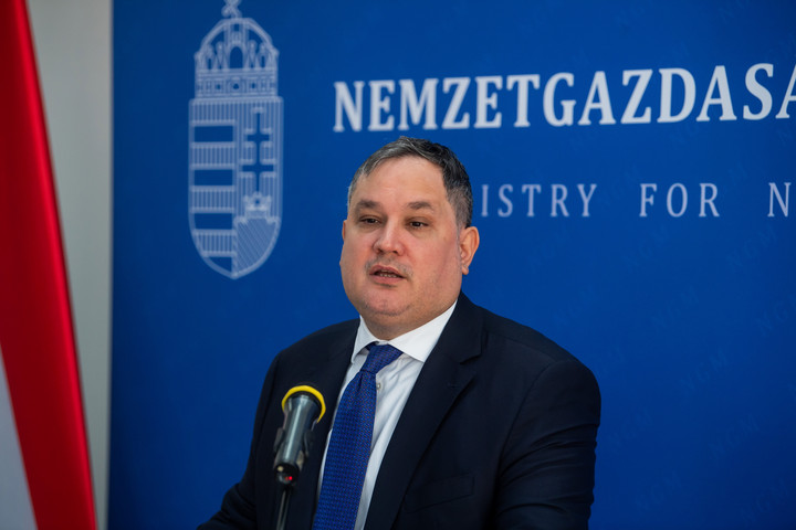 Fotó: MTI/Balogh Zoltán Két hetet kaptak a MÁSZ tagjai arra, hogy csökkentsék az üzemanyagárakat