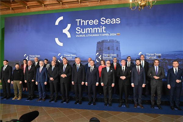 Fotó: MTI/Bruzák Noémi Sulyok Tamás köztársasági elnök részt vett a Három Tenger Kezdeményezés-csúcson Vilniusban
