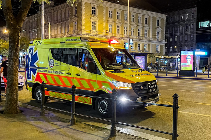 Fotó: MH/Török Péter A Spar dolgozójára borult egy konténer