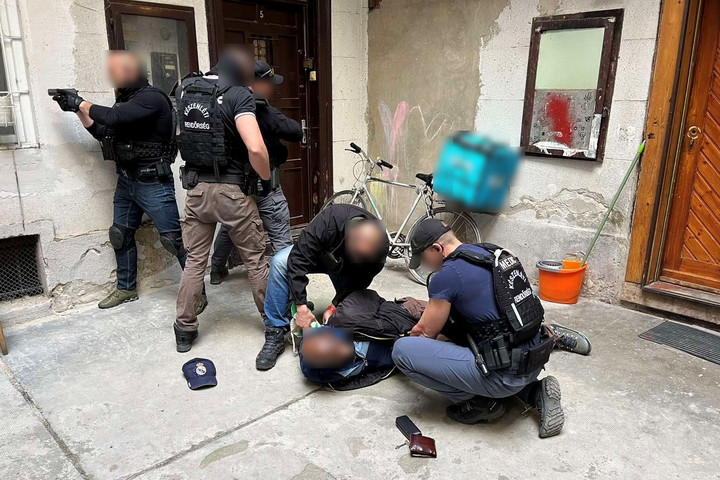 Fotó: Police.hu Vádat emeltek egy magyar díler és cseh futárjával szemben