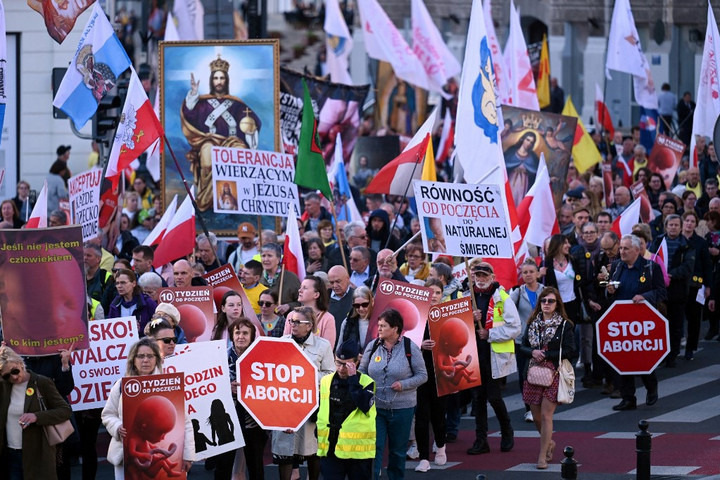Fotó: AFP/Sergei Gapon Az abortusztörvény liberalizálása ellen tüntettek Varsóban