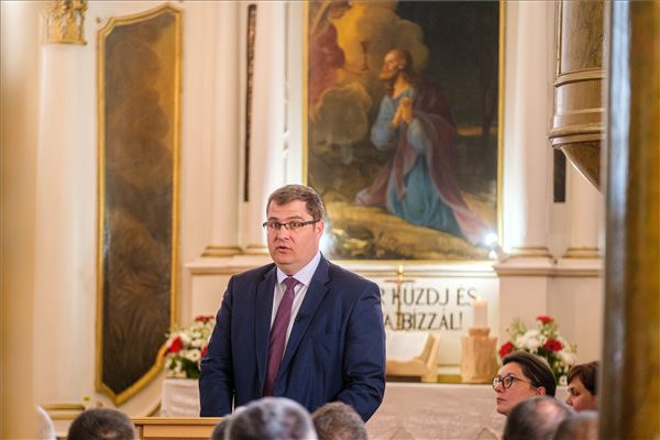 Fotó: MTI/Veres Nándor „Nem fegyverekkel, hanem bölcsőkkel kell küzdeni a magyar megmaradásért”