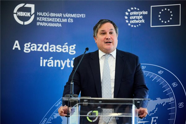 Fotó: MTI/Derencsényi István Nagy Márton a Magyar Kereskedelmi és Iparkamara elnökével egyeztetett