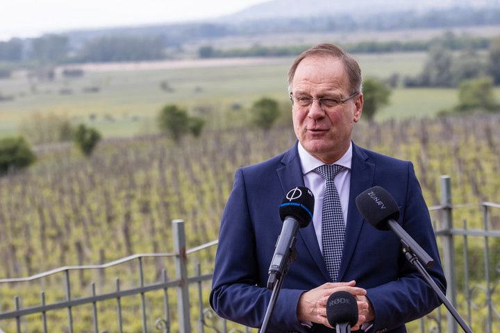 Fotó: MTI/Katona Tibor Navracsics Tibor: Apró lépésekkel, tájazonos módon érdemes a természeti környezetben fejleszteni