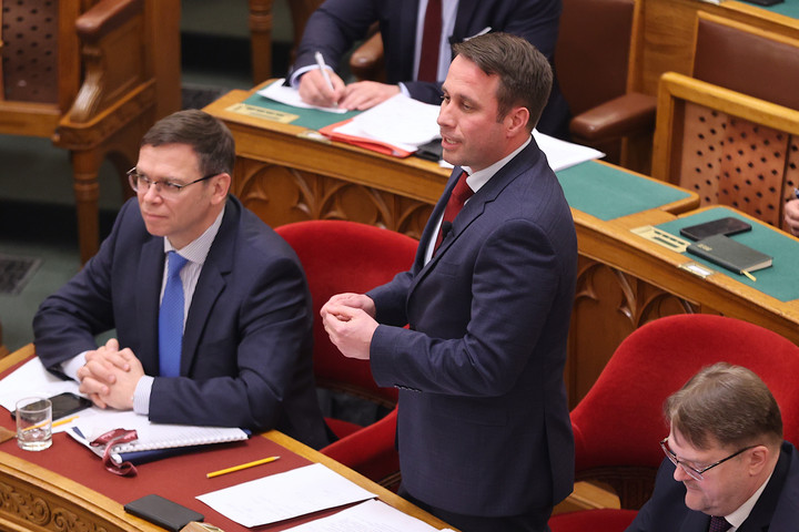 Fotó: MH archív / Purger Tamás Dömötör Csaba: Júniusban eldől, hogy az európai politika a béke vagy a háború útját választja