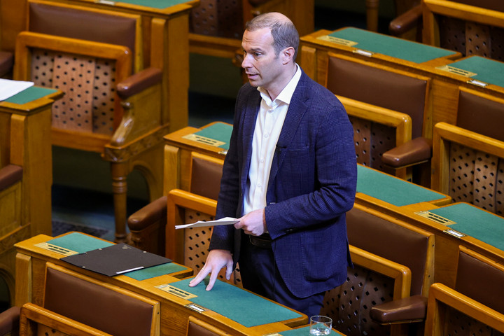 Fotó: MH/Török Péter Hollik István: Gyermekeink jövője a tét