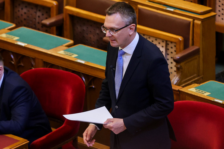 Fotó: MH/Török Péter A mobilhasználat szabályozására kaphatnak felhatalmazást az iskolák