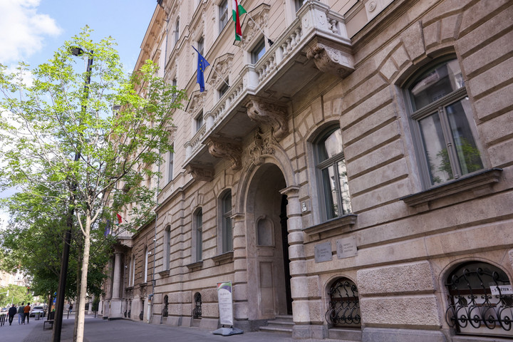 Fotó: MH/Török Péter Hétfőtől lehet átvenni a szavazási levélcsomagokat a külképviseleteken