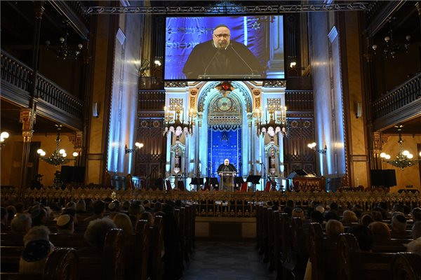 Fotó: MTI/Lakatos Péter Megnyílt a Holokauszt 80 emlékév a Dohány utcai zsinagógában
