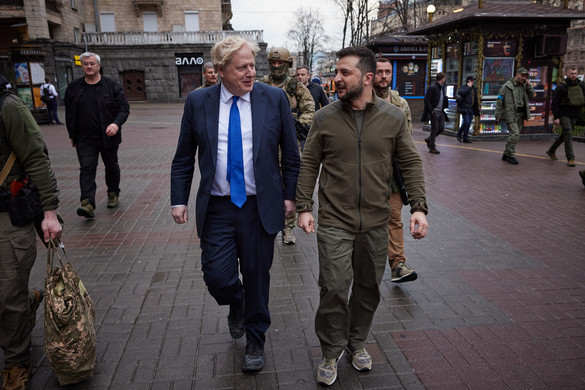 Boris Johnson így ünnepelte az ukrán náci brigádot + VIDEÓ