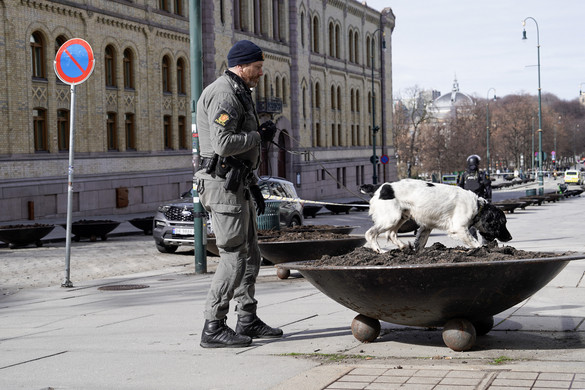 Bombafenyegetések miatt rövid időre lezárták a norvég parlamentet