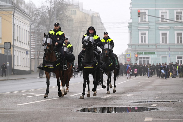 Több száz oroszt fosztottak meg az állampolgárságuktól