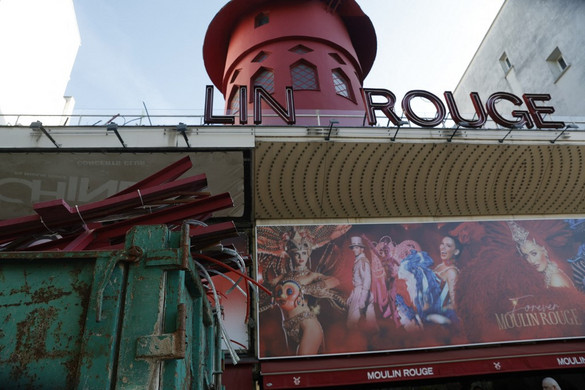Leszakadt a világhírű párizsi Moulin Rouge egy része