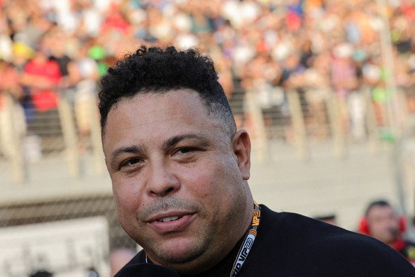A brazil Ronaldo eladja részesedését futballklubjaiban