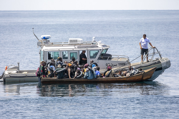 Migránsok százait tartóztatta fel a tunéziai parti őrség