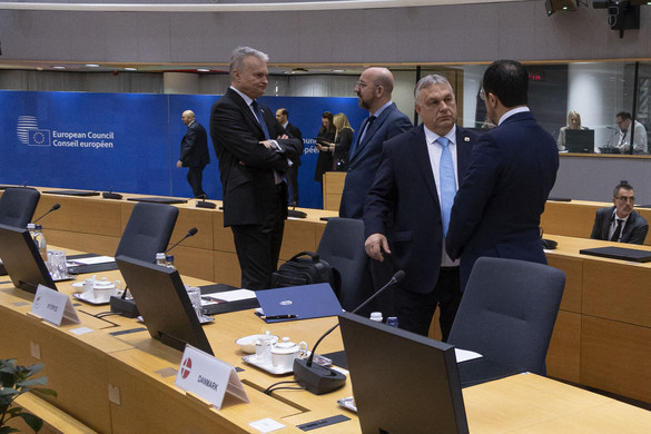 A Politicónál attól rettegnek, hogy jön Orbán, és elfoglalja Brüsszelt