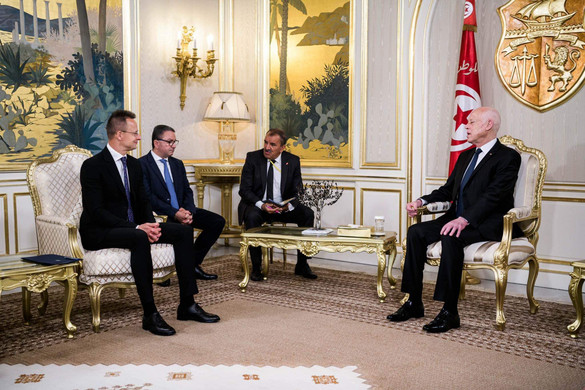 Szijjártó Péter: Brüsszelnek a migránsszállító NGO-k helyett a parti őrségek fejlesztését kellene finanszíroznia Észak-Afrikában