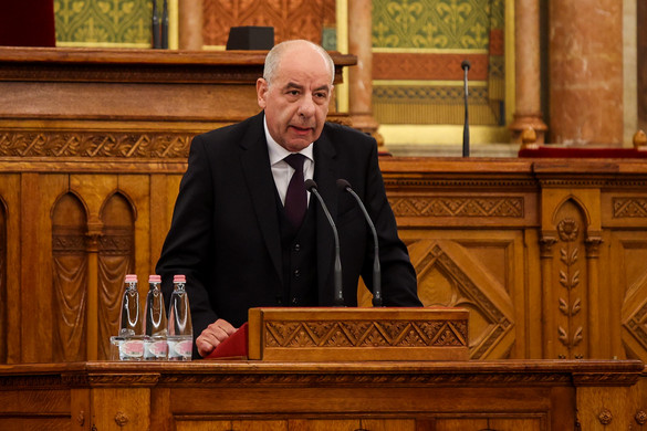 Sulyok Tamás: A múltamat vállalva hajtok fejet a holokauszt áldozatai előtt
