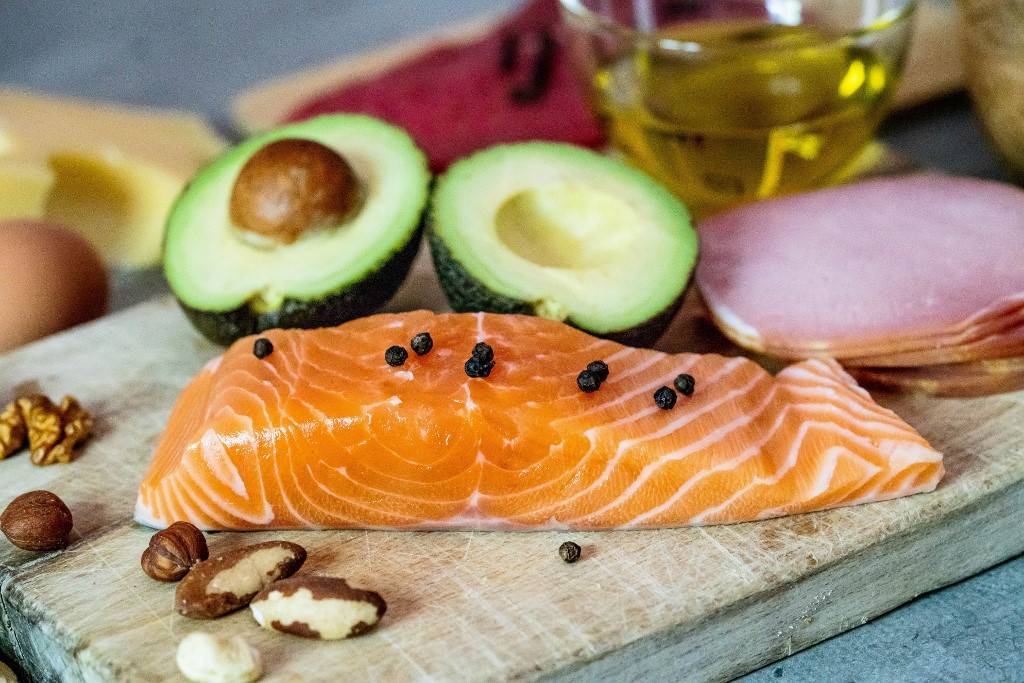 A ketogén diéta (vagy keto), alacsony szénhidráttartalmú étrend, amely főként magas zsírtartalmú ételekből áll (képünk illusztráció)