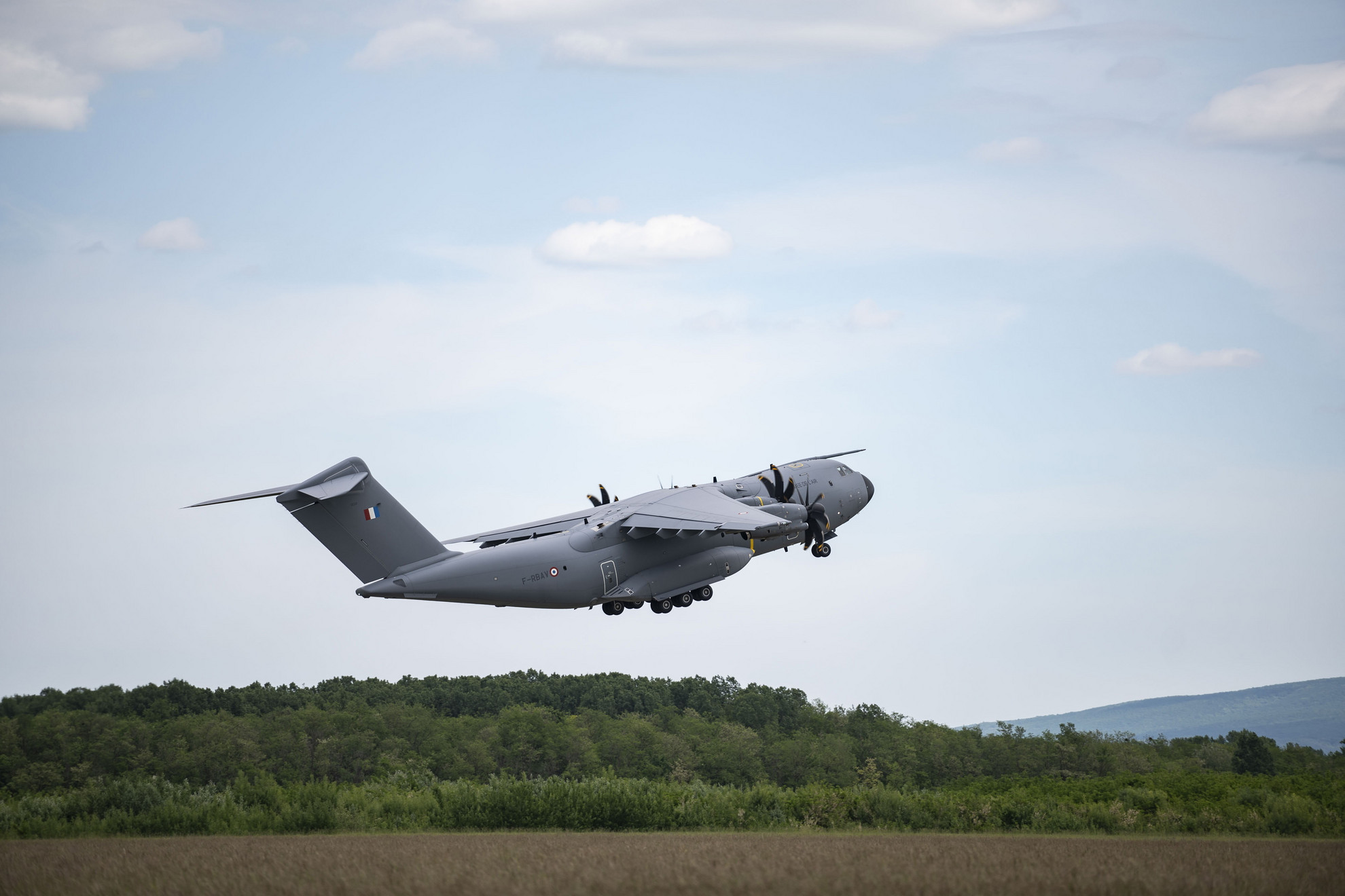 Airbus A400M Atlas típusú katonai szállító repülőgép a Swift Response 2024 többnemzeti hadgyakorlaton a pápai MH 47. Bázisrepülőtéren 2024. május 13-án