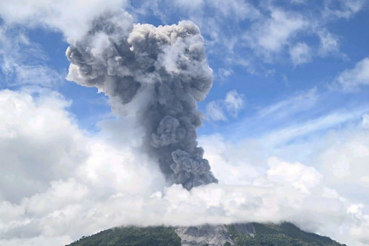 Fotó: AFP/Center for Volcanology and Geological Hazard Mitigation (PVMBG)/Handout Indonéziában kitört az Ibu vulkán
