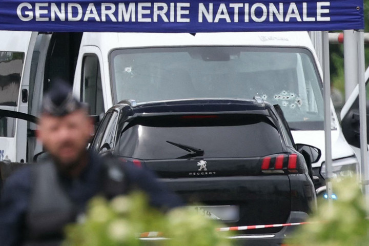 Videón a francia börtönőrök meggyilkolása