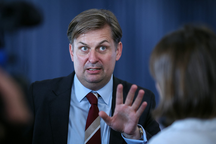 A belga rendőrség házkutatást tartott egy EP-alkalmazott irodájában