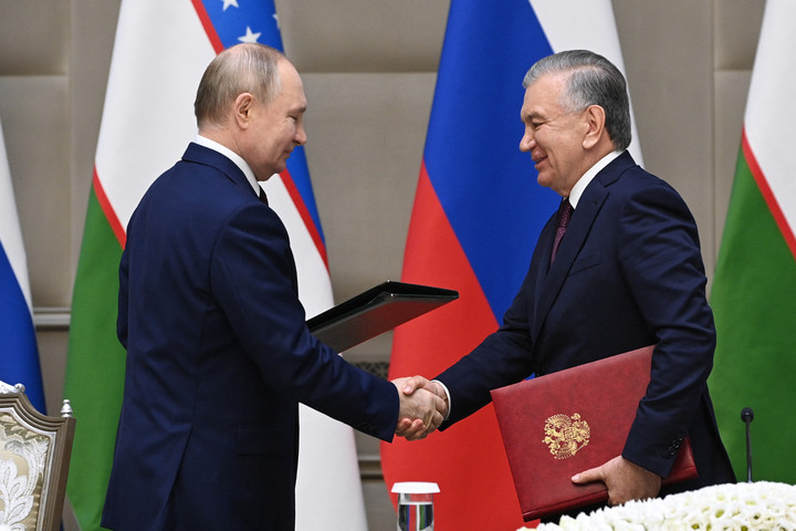 A gázszállítás növeléséről és atomerőműépítésről tárgyalt Putyin
