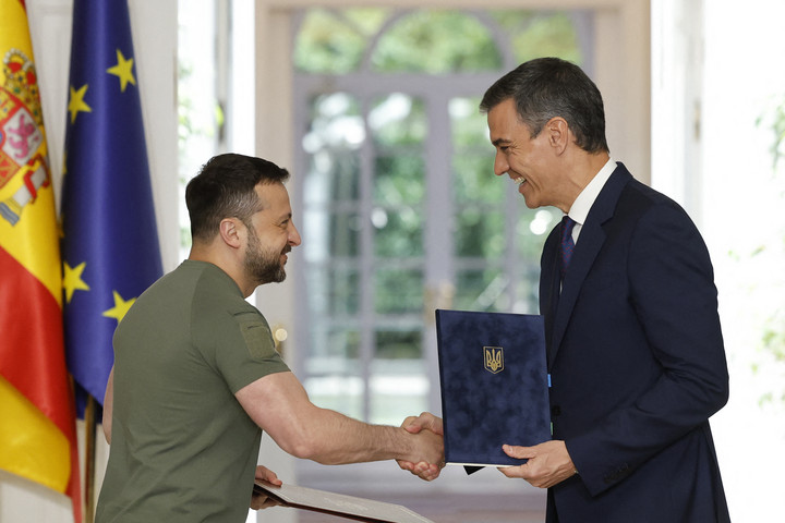 Fotó: AFP/Oscar del Pozo Újabb egymilliárd euró az ukránoknak Spanyolországtól