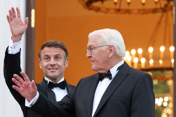 Németországban tüntetnek Macron békedíja ellen