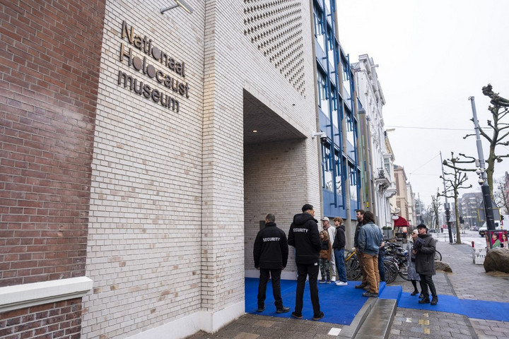 Fotó: ANP VIA AFP/ANP Mag/Jeroen Jumelet A holland ügyészség nem nyomoz a Nemzeti Holokausztmúzeum megnyitóján tüntetők ellen