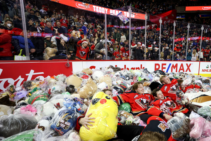 Fotó: AFP/Getty Images/Getty Images North America/Leah Hennel Plüsseső-rekordkísérlet az MVM Dome-ban