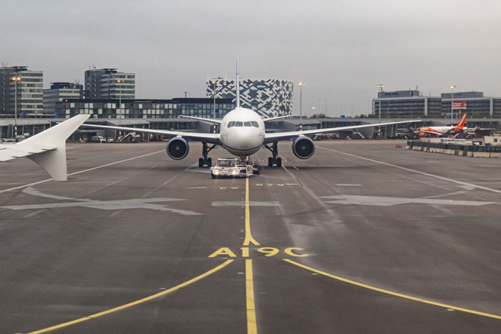 Első futómű nélkül landolt egy Boeing az isztambuli repülőtéren