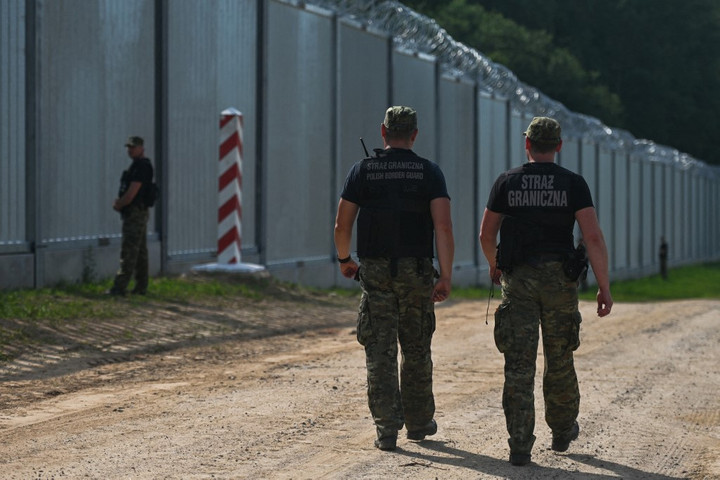Lengyel katonát késelt meg egy migráns
