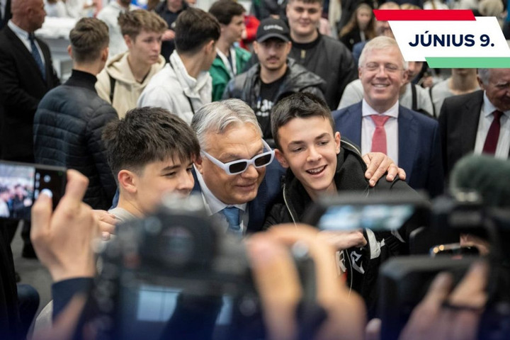Fotó: Facebook/Orbán Viktor Orbán Viktor „szelfiiskolát” indított + VIDEÓ