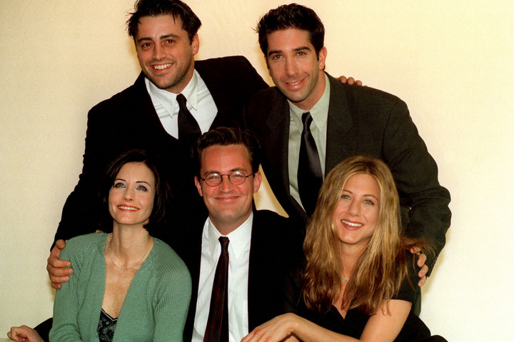 Fotó: NorthFoto Courteney Cox azt mondja, Matthew Perry a halála óta gyakran „meglátogatja” őt