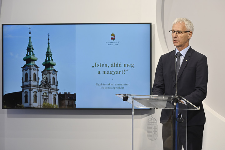 Soltész Miklós: Egyre nagyobb az igény az egyházak jelenlétére