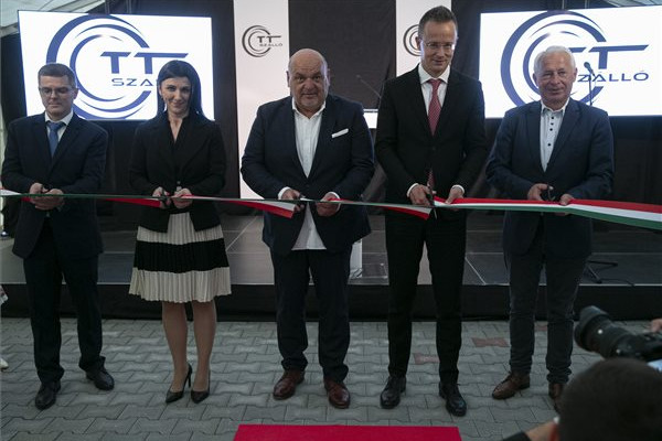 Emelné a kormány a foglalkoztatási rátát