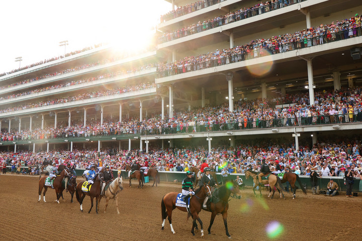 Hatalmas tömeg gyűlt össze a Kentucky Derbyre